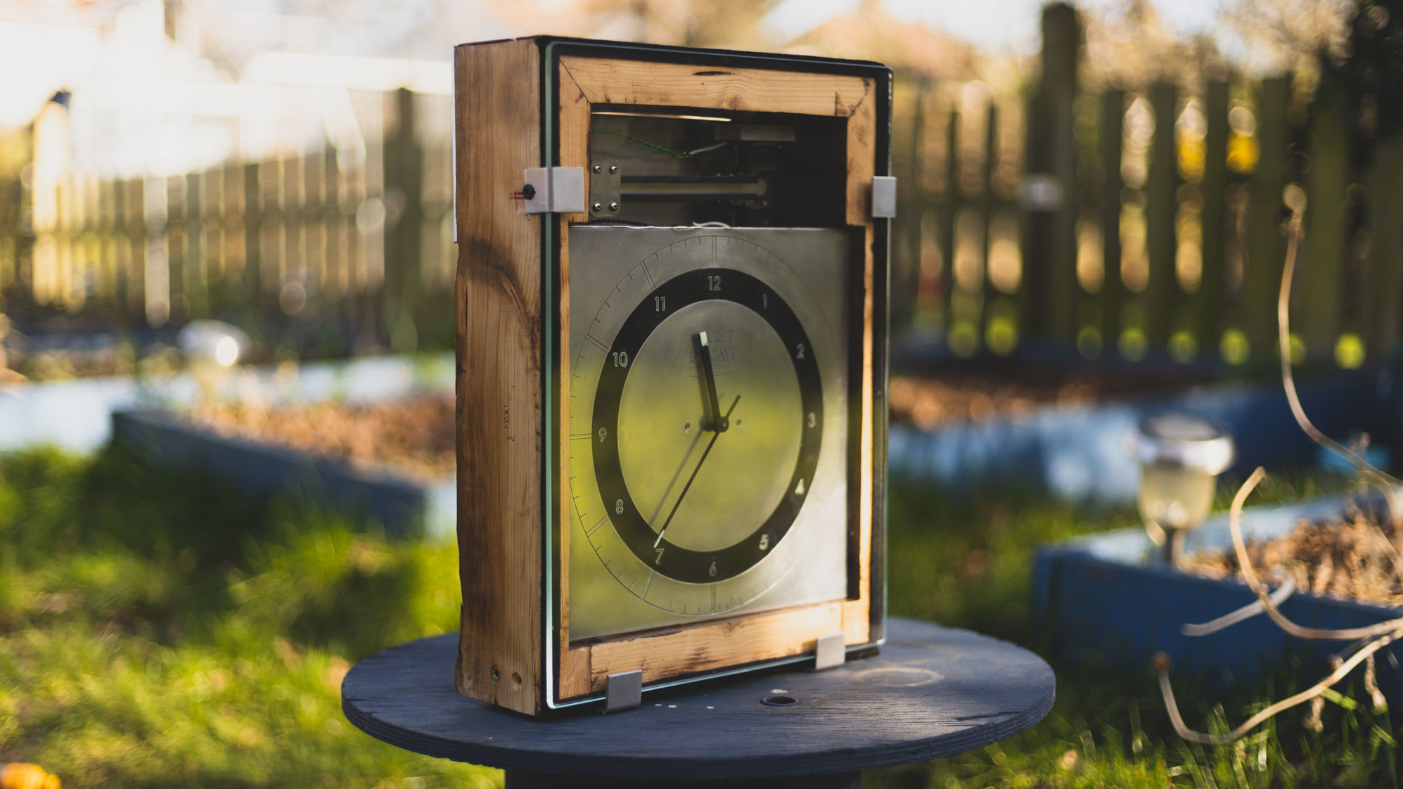 A Tuning Fork Clock, With Discrete Logic Hackaday