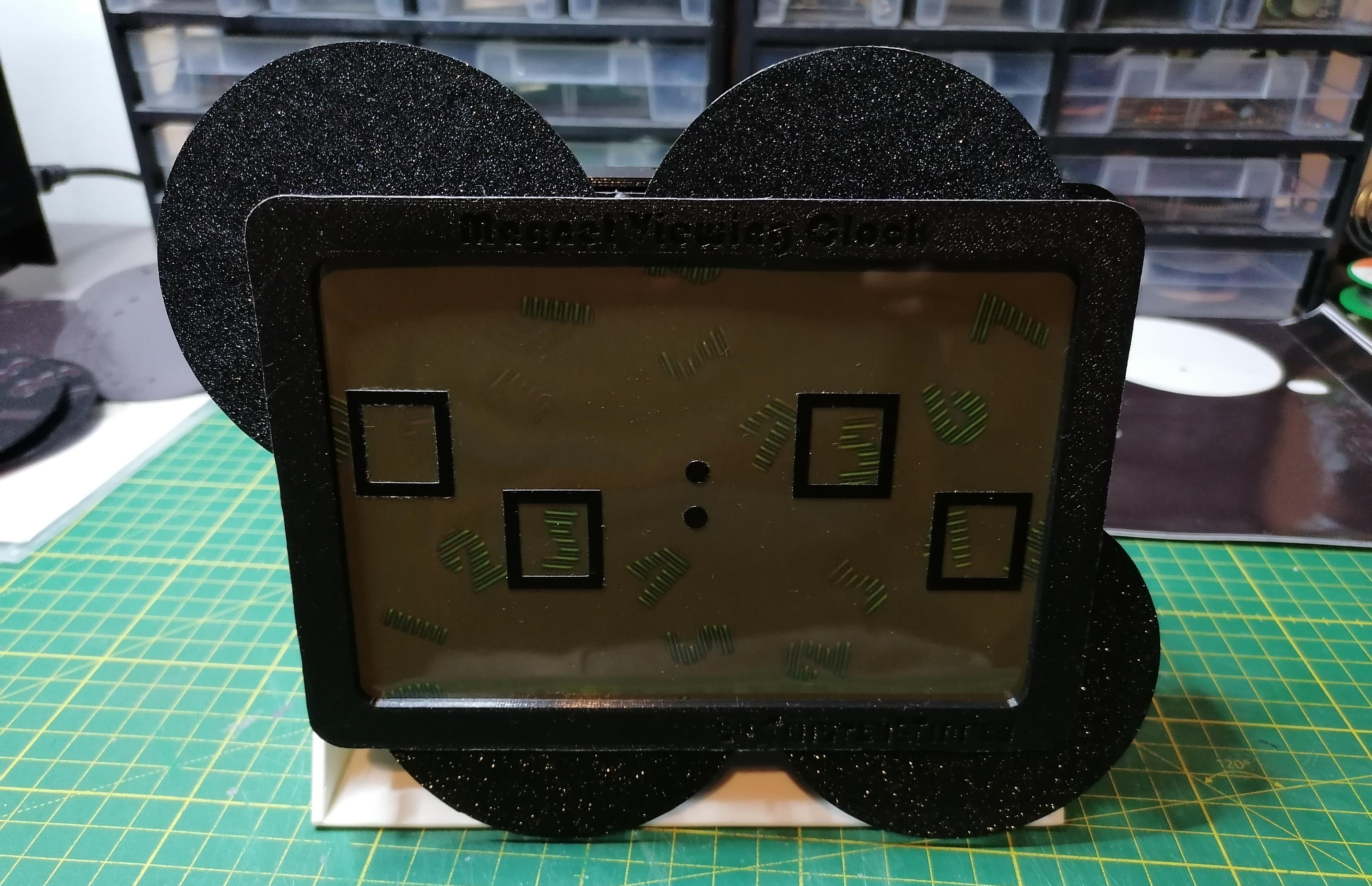 Clock Makes Field Lines Visible Hackaday