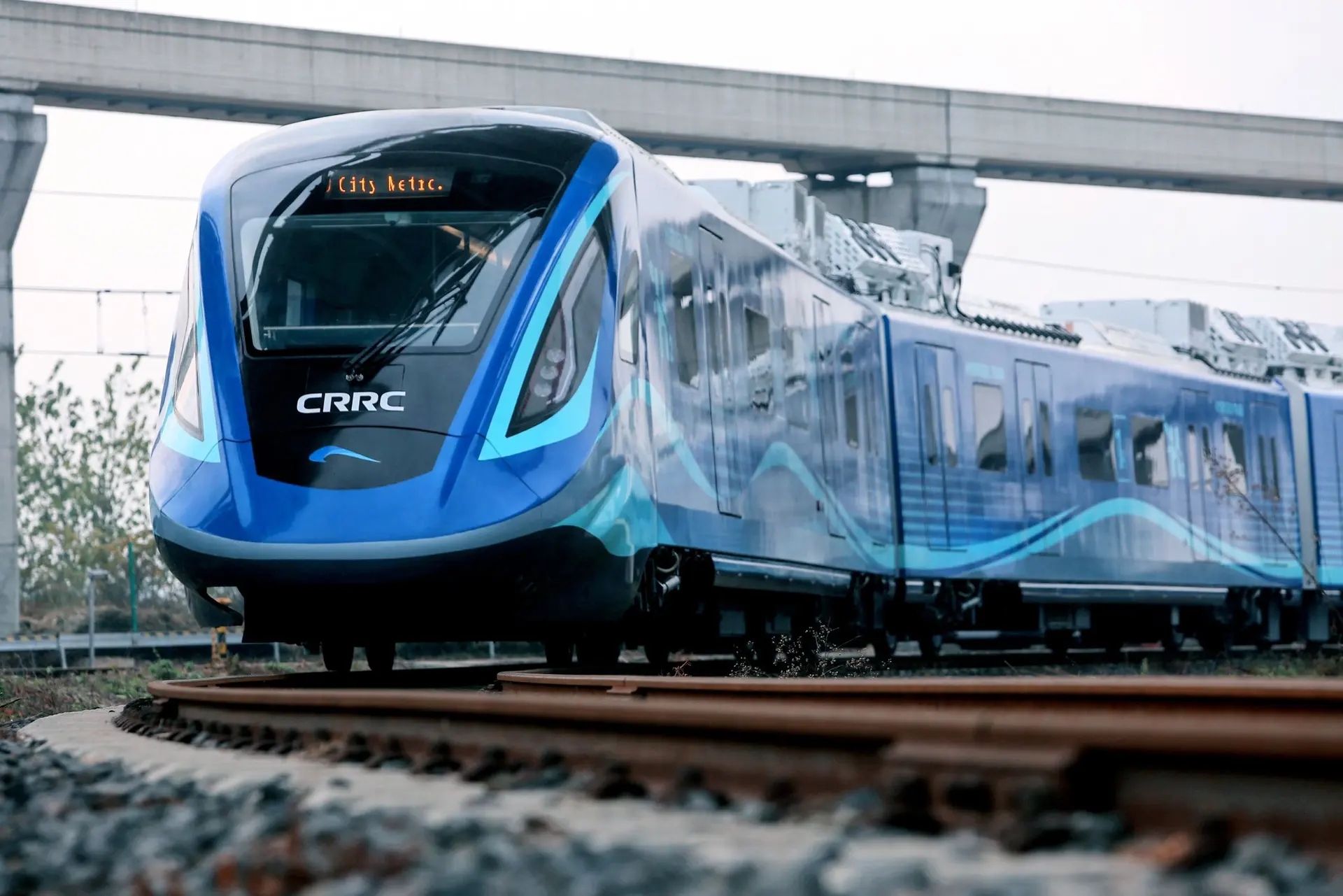 China’s New 100 MPH Train Runs On Hydrogen And Supercaps Hackaday
