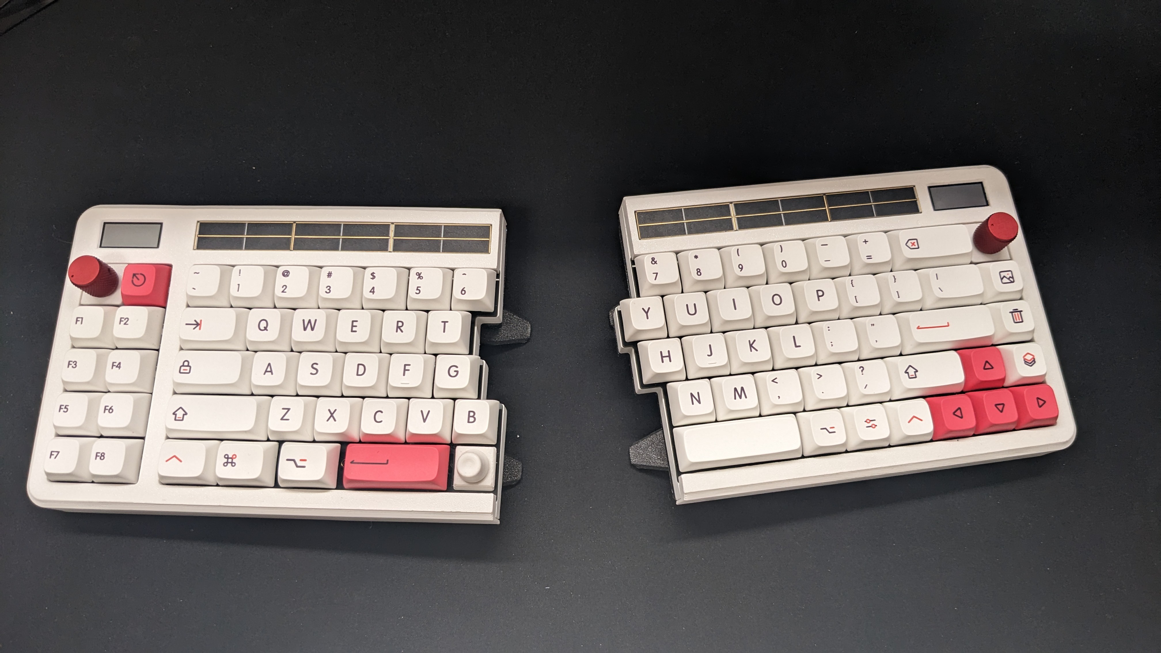 Solar Powered Split Wireless Mechanical Keyboard Hackaday