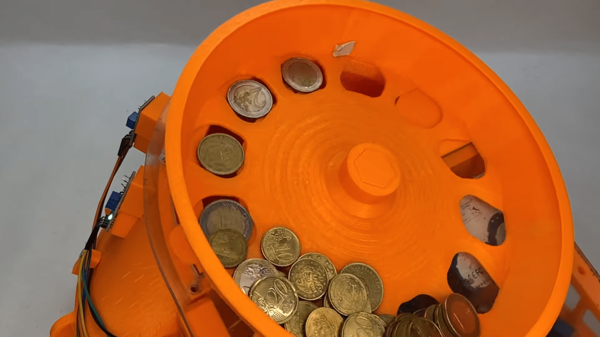 Automatic Coin Sorter Brings Order To Your Coin Jar Hackaday