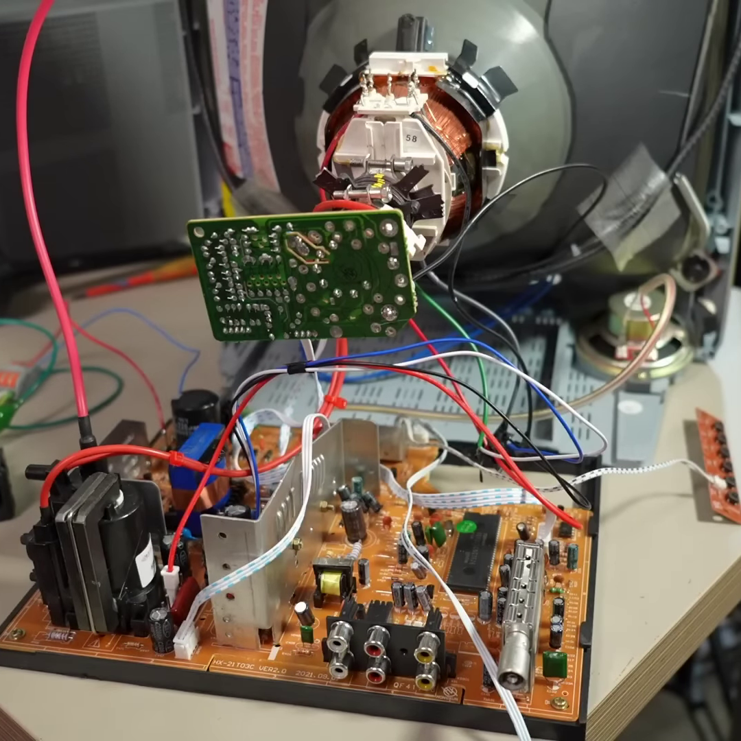 Contemporary motherboard improves outdated CRT tv TOP HACKER™