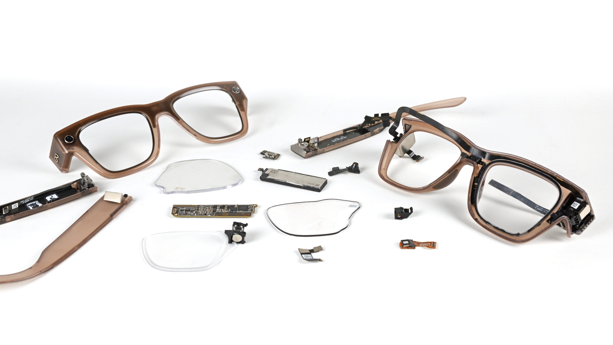 Discover the Cutting-Edge Waveguide Technology Powering Meta’s Ray-Ban Smart Glasses