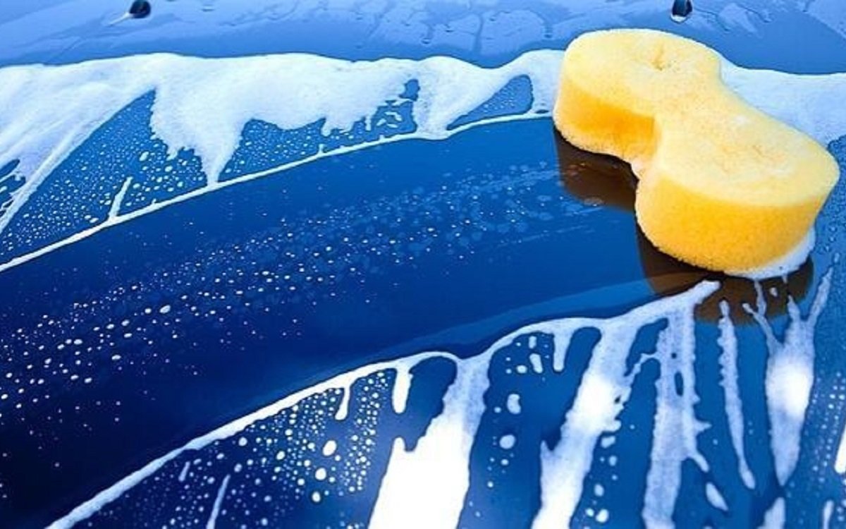 ¿No es una idea genial? Así es el dron que lava tu coche HackerCar