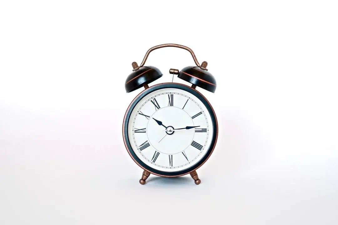 How To Use Common Sense, HTML, CSS, and JS. To Make An Analogue Clock