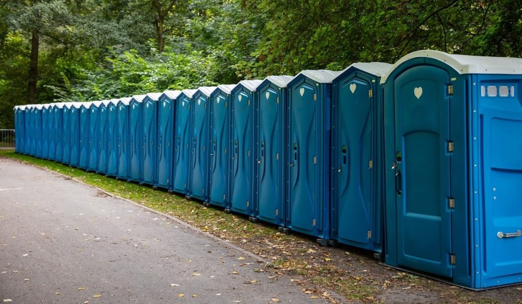 Take Advantage of Portable Toilet Rentals for Festivals Hackney Renters