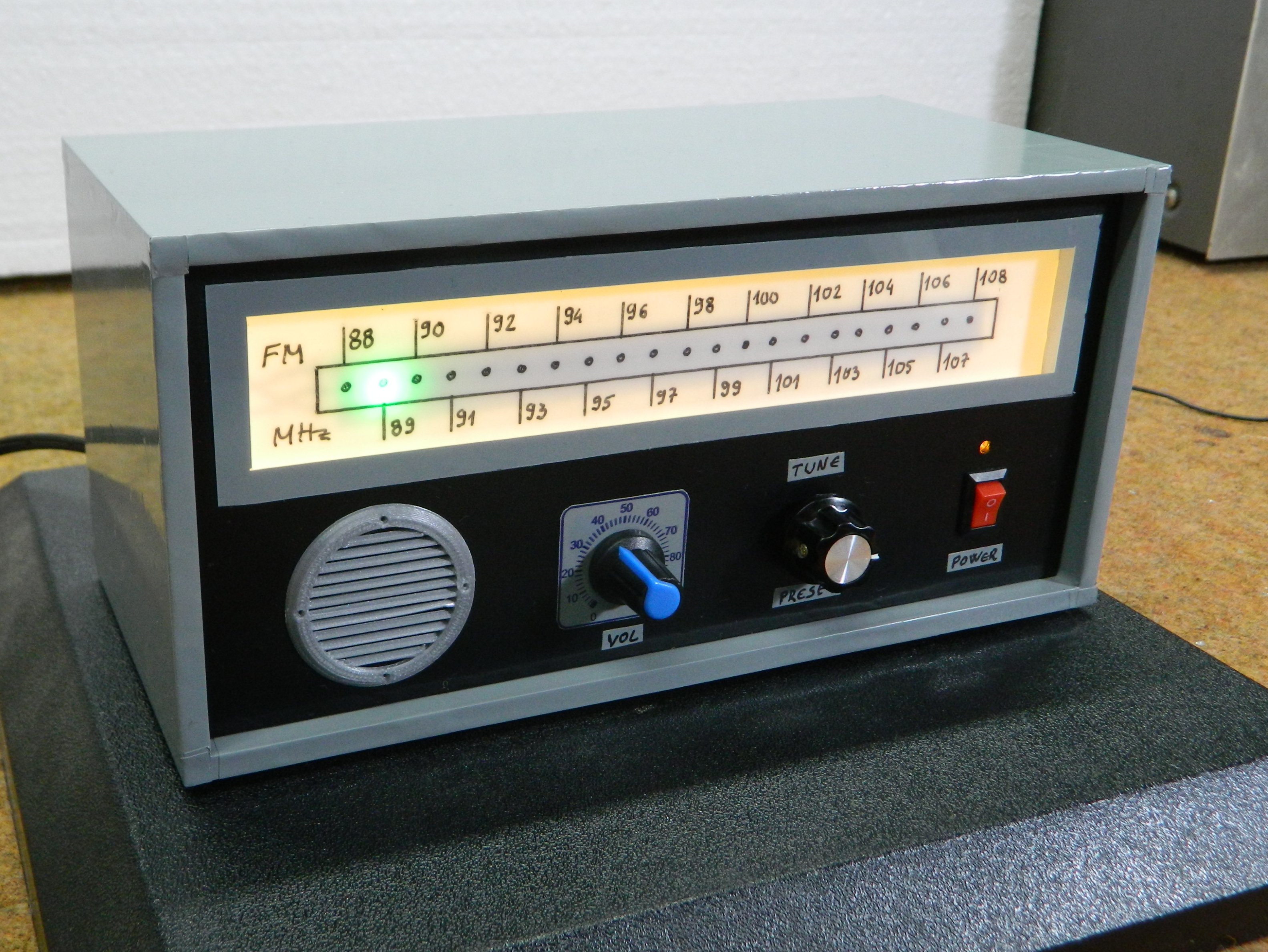 DIY Retro Look FM Radio with Linear Scale - Hackster.io