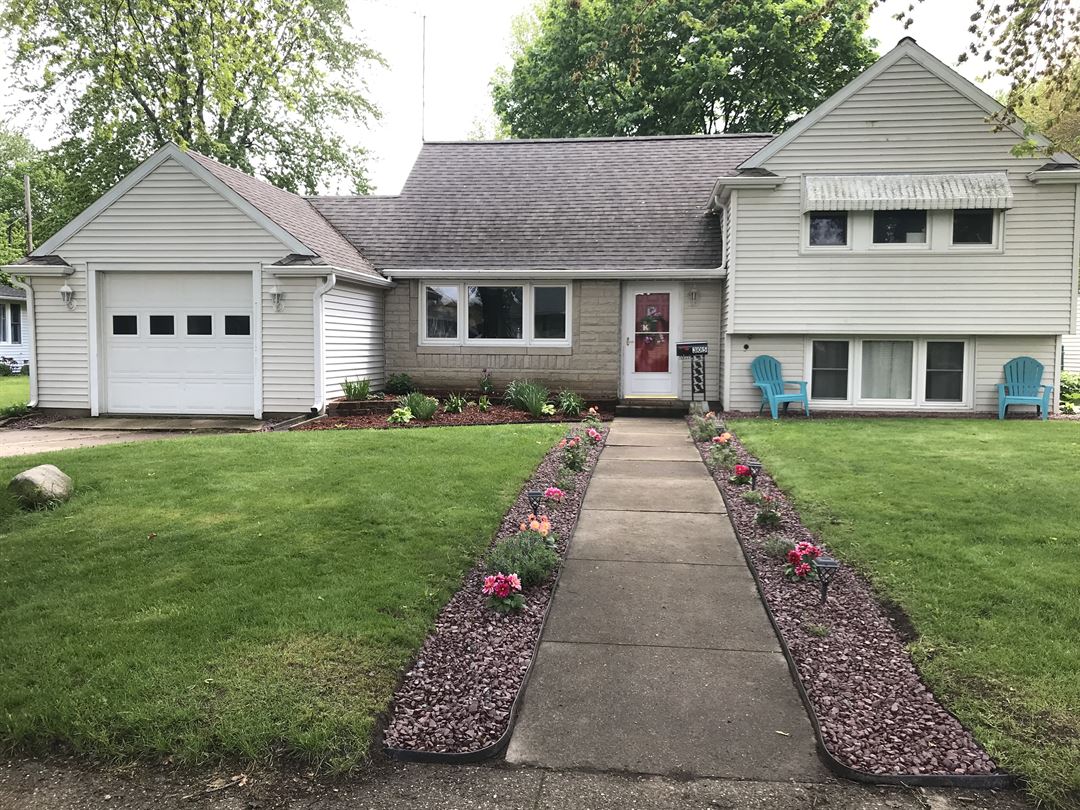 305 Morningside Dr., Nappanee ⁕⁕ Listed Scot Honeycutt ⁕⁕ CLOSING 12/29