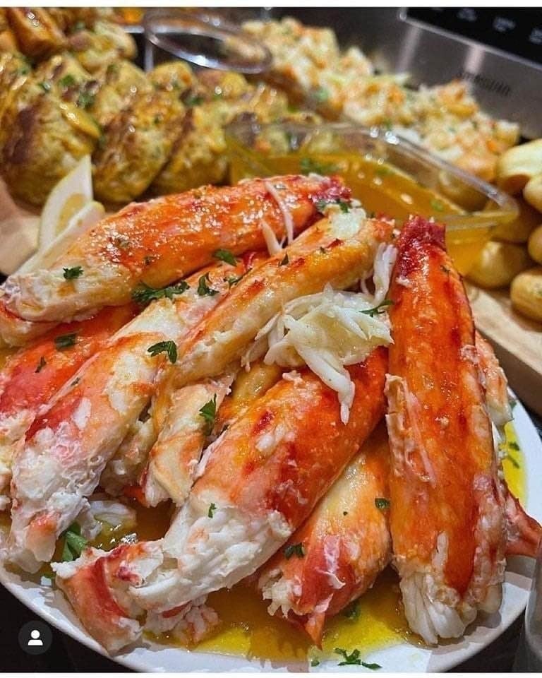 BAKED CRAB LEGS IN BUTTER SAUCE Skinny Daily Recipes