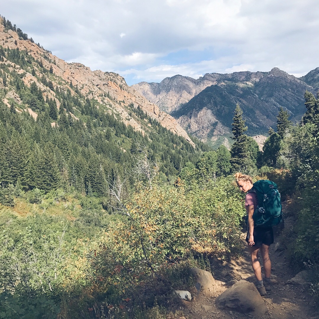 5 Easy Ways to Cut Weight When Backpacking (That Don't Cost Money!!)