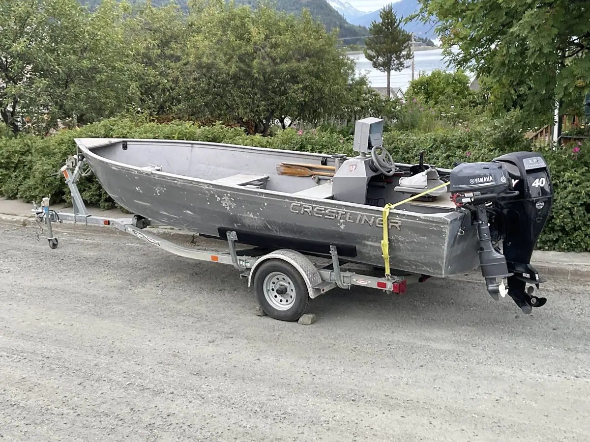 18’ Crestliner for sale Haines Community site