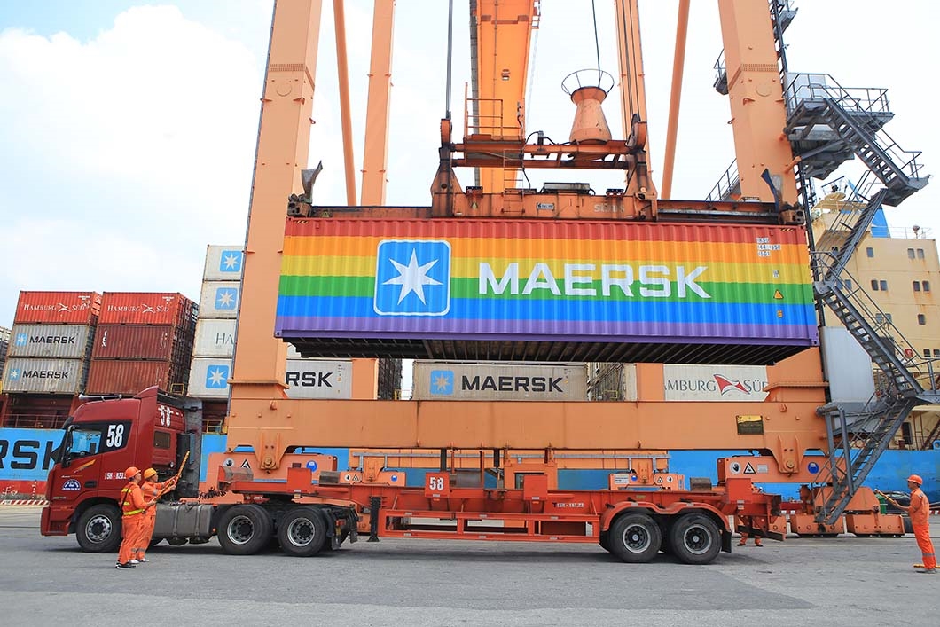 Cảng Hải Phòng chào đón container cầu vồng của Hãng tàu Maersk Biểu