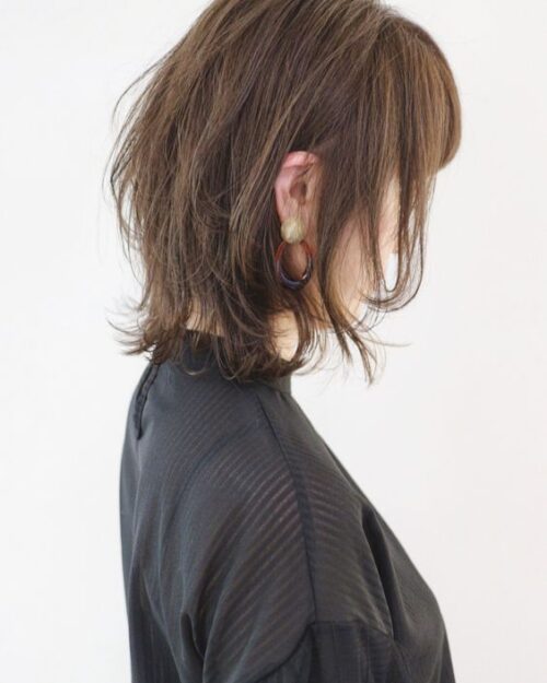 丸顔のウルフカットボブは前髪ありなし？40代50代女性に似合う顔型別ポイントも Hair Recipe
