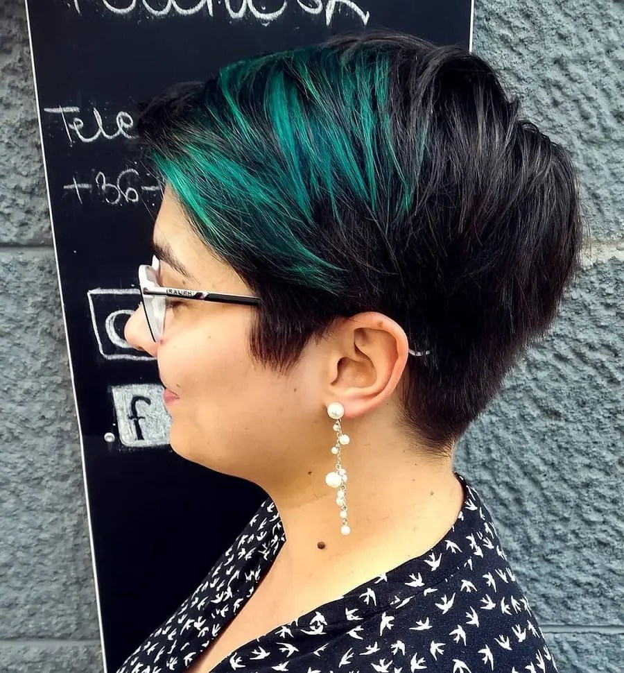 30 of The Hottest Pixie Cuts with Highlights