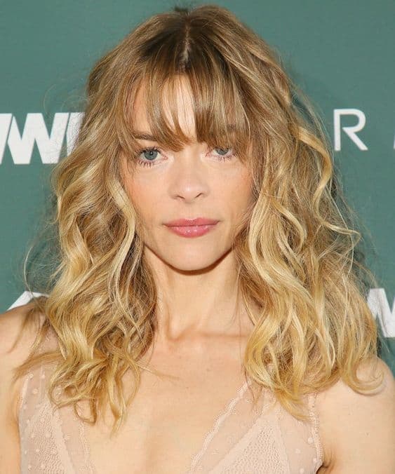 51 Wavy Hairstyles With Bangs for 2022