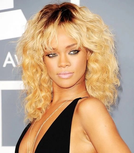 35 Best Glamorous '70s Feathered Hair Style Looks