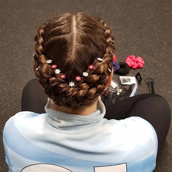 10 Splendid Skating Hairstyles for Female Skaters