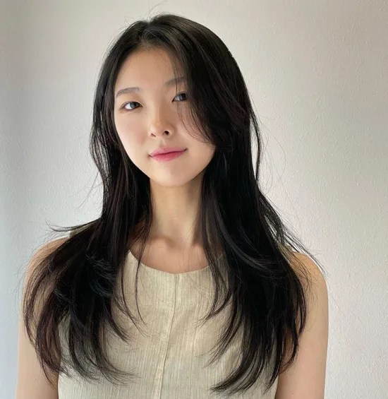 10 Hairstyles with Korean Curtain Bangs that are Too Cute to Handle!