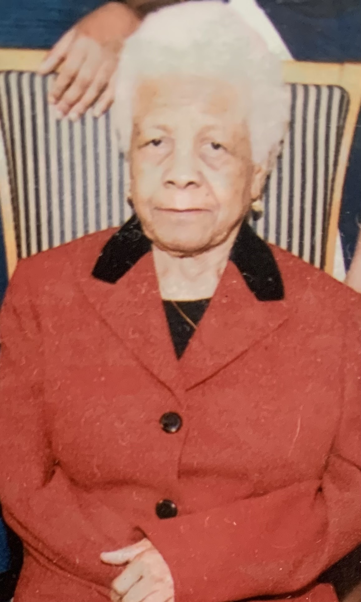 Jeanne SaintLaurent, whose home served as an ‘Ellis Island,’ dies at