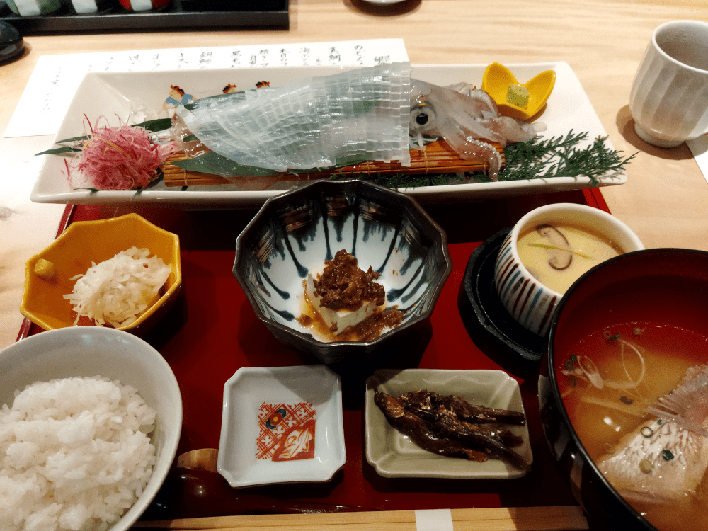 【福岡・博多】博多駅近くのランチでイカの活造りが楽しめる名店ランキング！ すべて実食して選んだ正直レポ！【2021年】【昼からイカ御膳