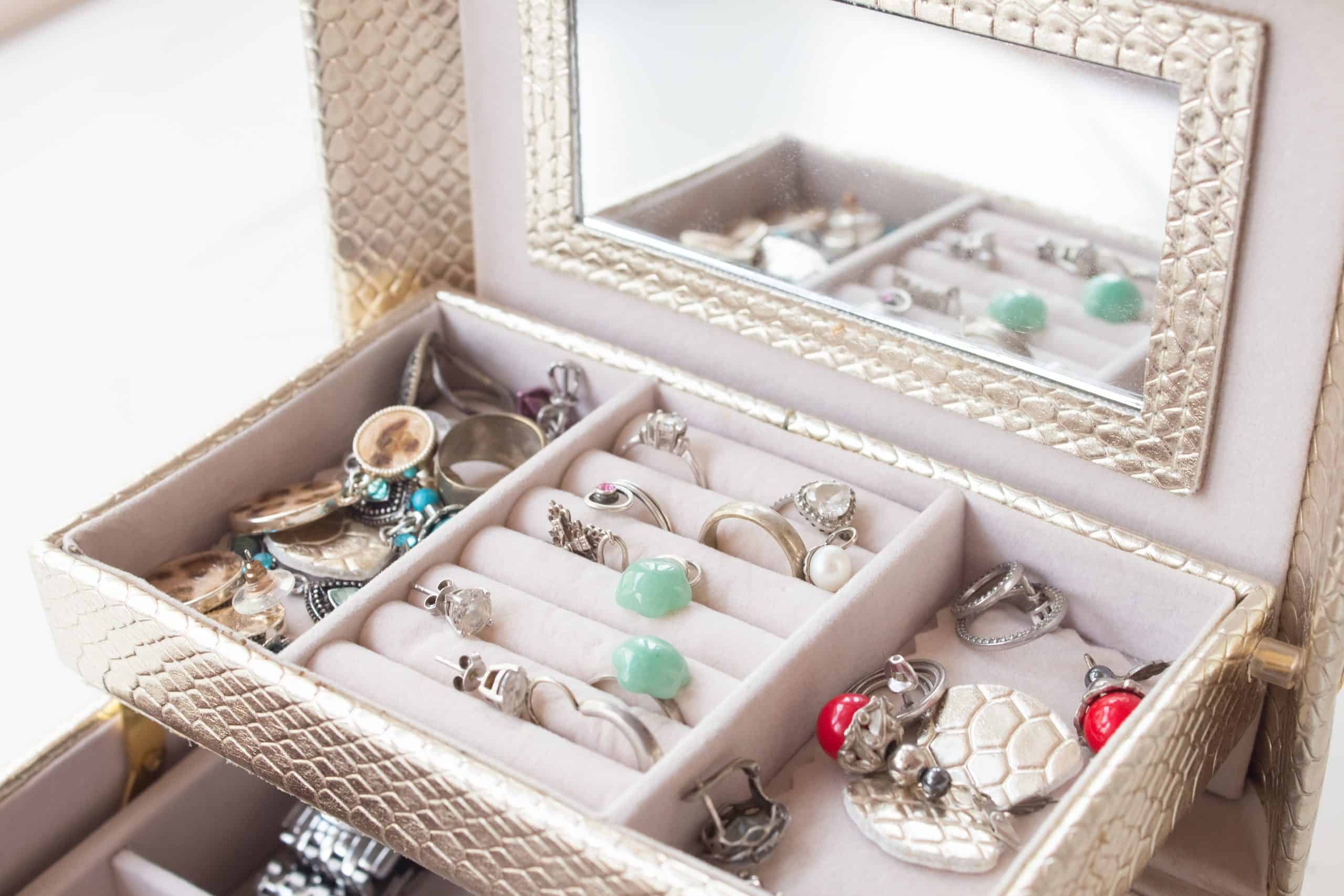 52 Unique DIY RIng Box Ideas to Make Your Proposal Special