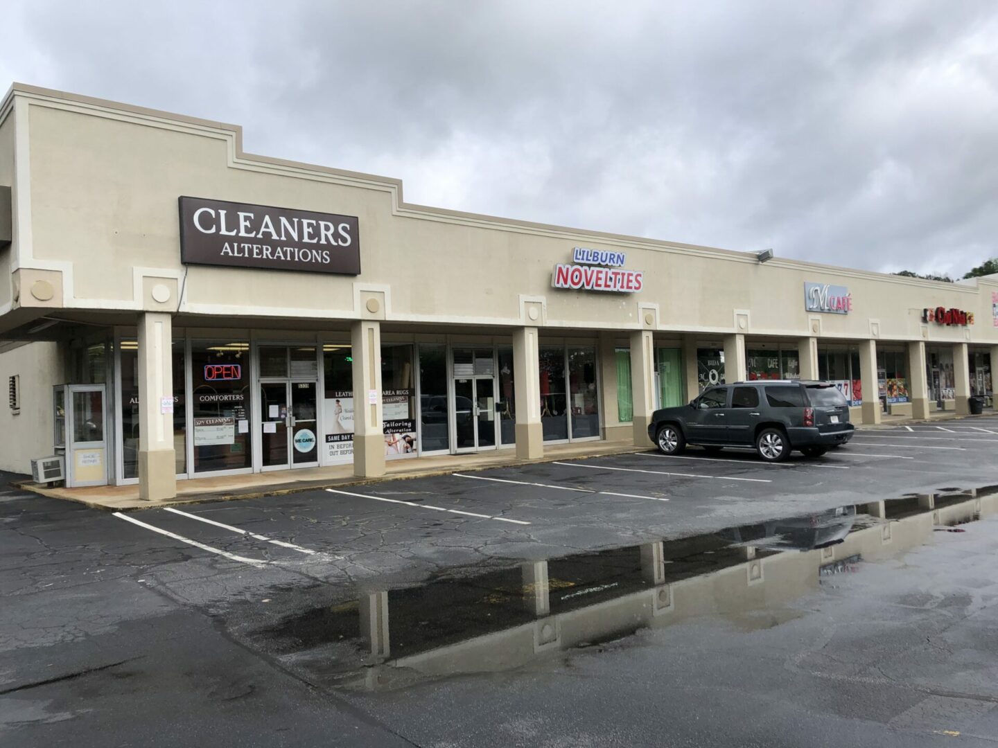 Lilburn Square Hale Retail Group