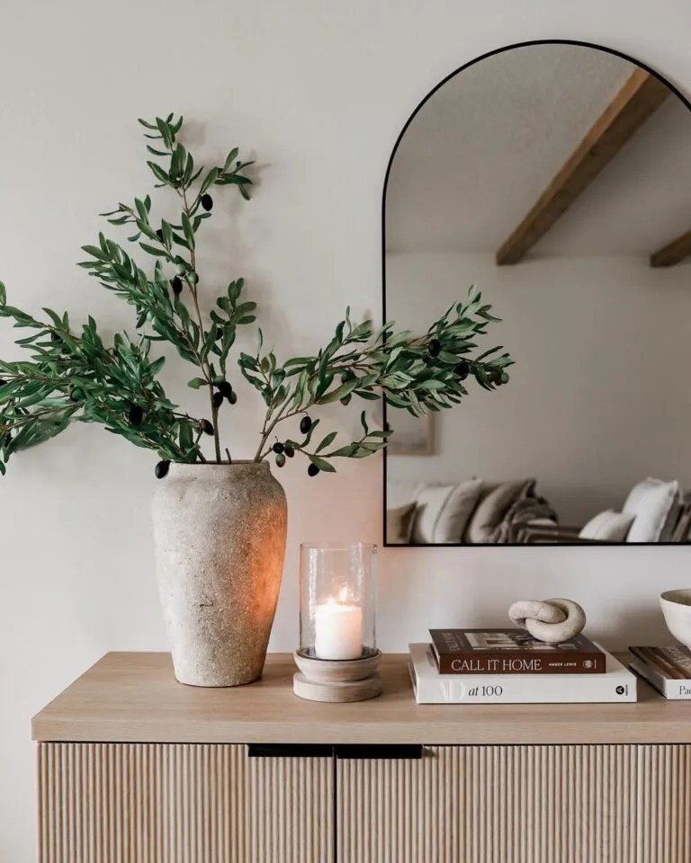 Highend style, lowend price this bank account friendly has