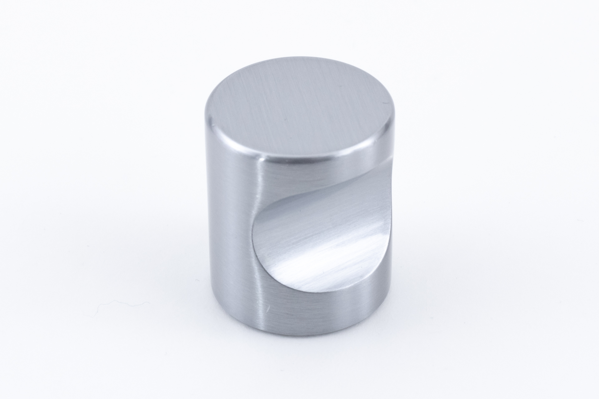 CYLINDER KNOB WITH FINGER GRIP CHROME Satin Chrome to Hallidays
