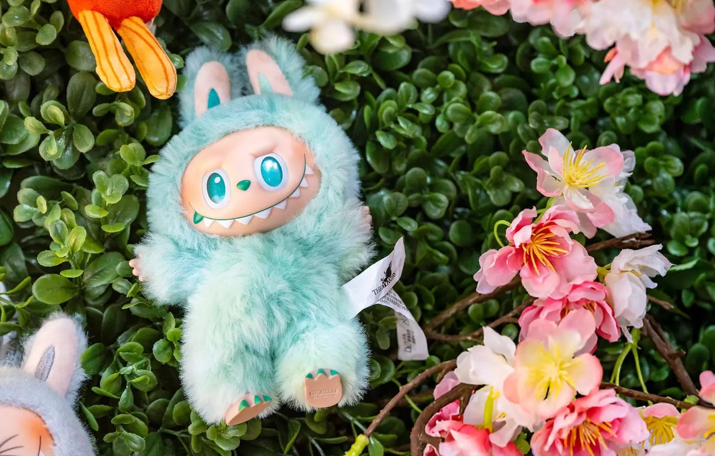 Who Is Saori Araki (SAO)? The Viral Japanese Salarywoman Taking Over