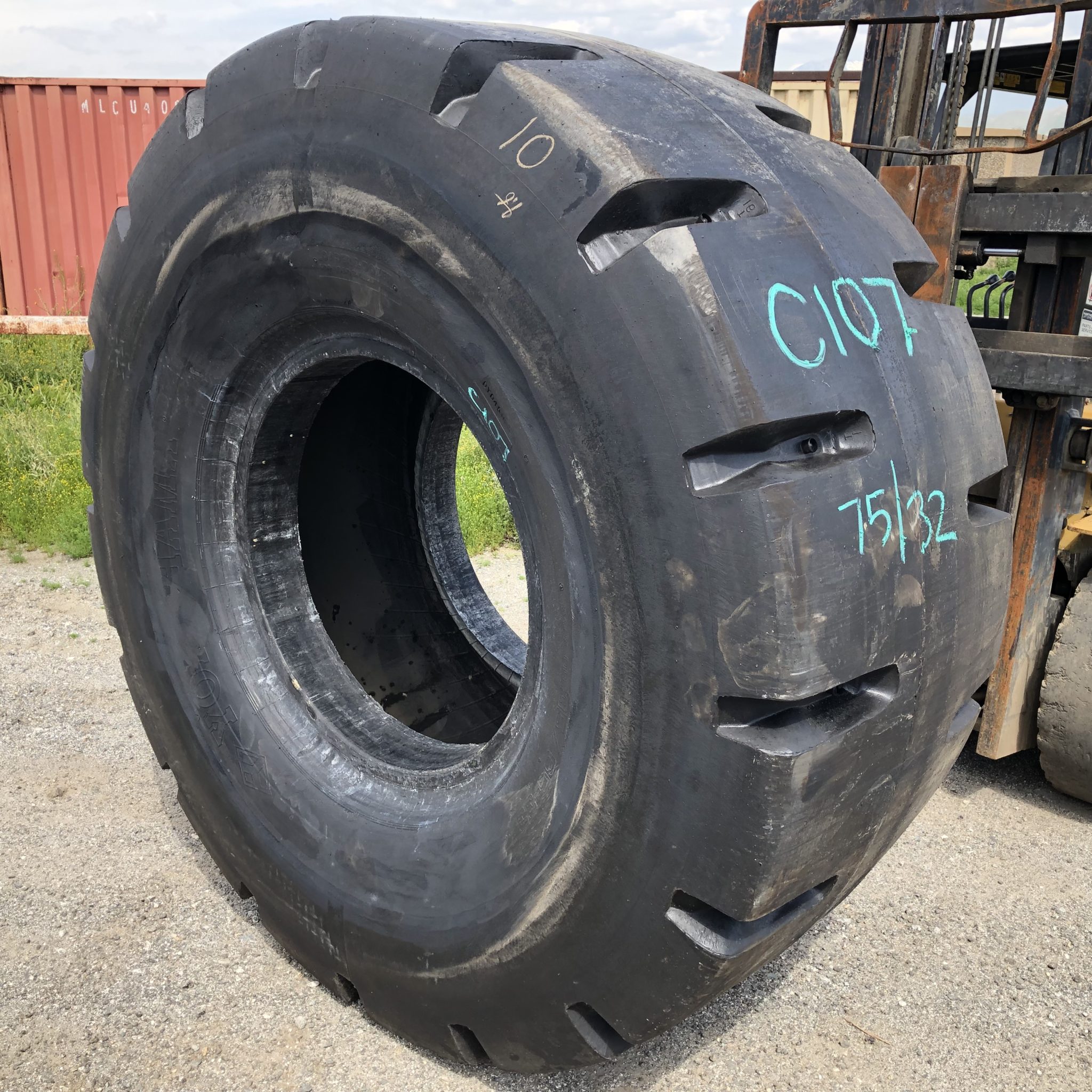 35/65X33 Yokohama OTR Tire L4 Y545 42Ply CONDITIONRetreadNewTREAD