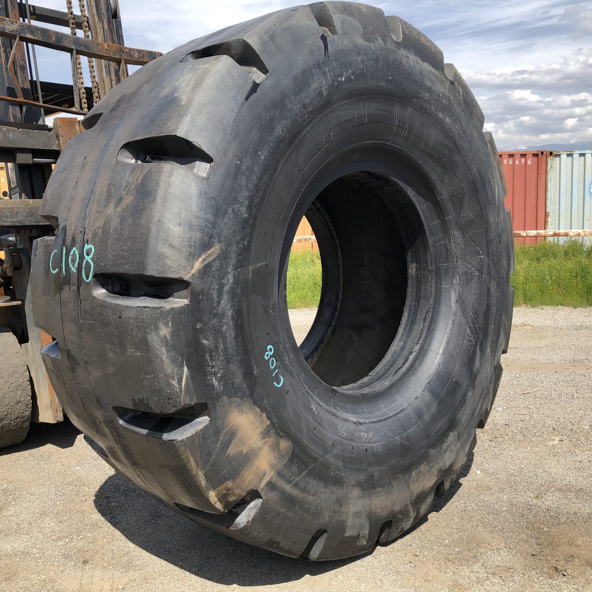 35/65X33 Yokohama OTR Tire L4 Y545 42Ply CONDITIONRetreadNewTREAD