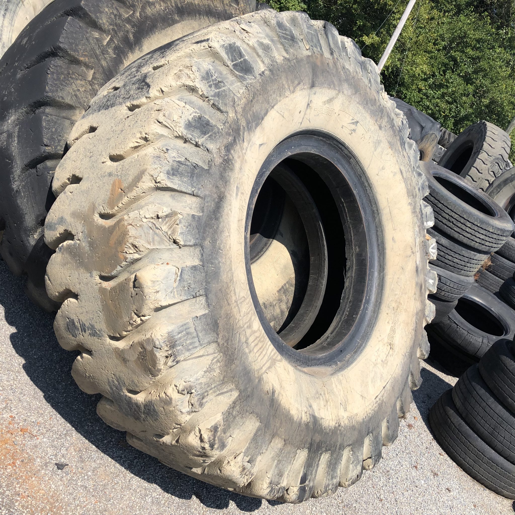 24.00X35 Yokohama OTR Tire E4 IND4 Y523 42Ply CONDITIONUsedTREAD