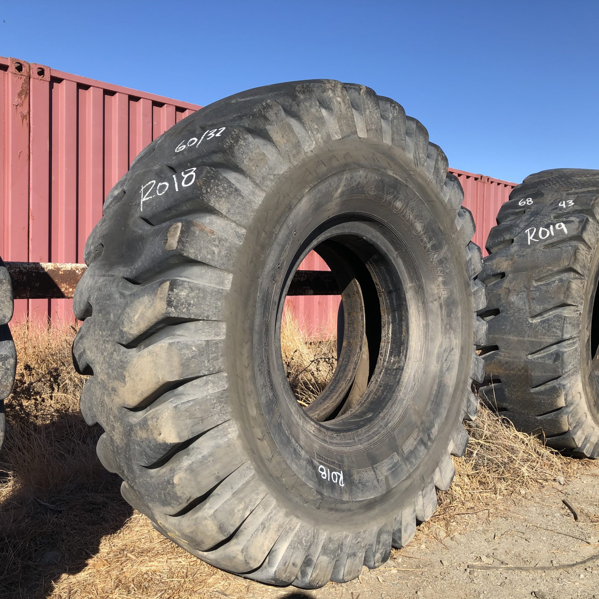 18.00X25 Yokohama OTR Tire E4 IND4 Y523 40Ply CONDITIONUsedTREAD