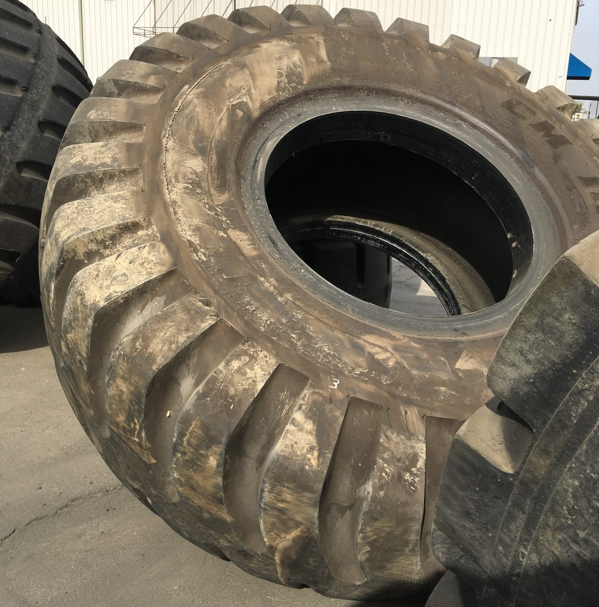 37.5X39 Titan OTR Tire E3 CM100 52Ply CONDITIONUsedTREAD DEPTH 52