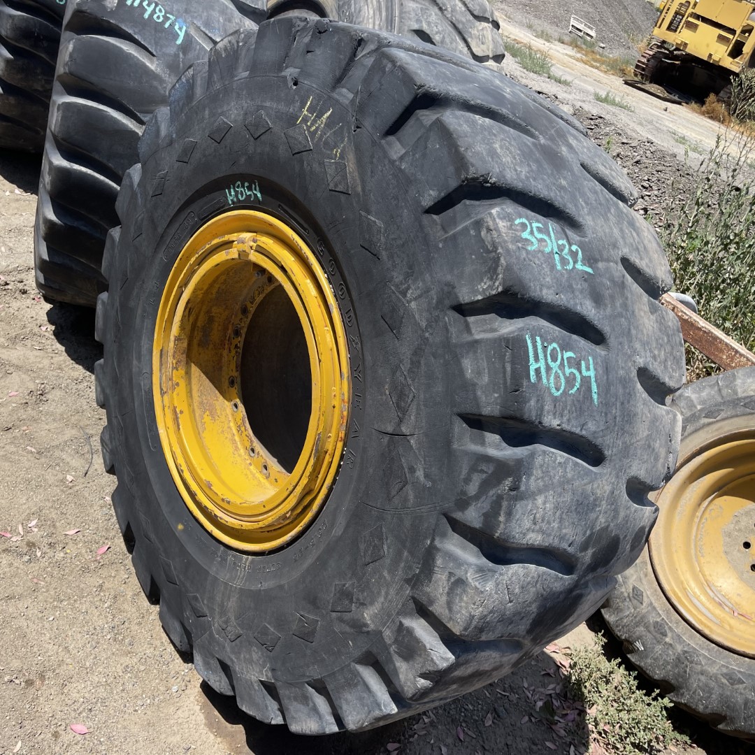 23.5X25 Goodyear OTR Tire L4 SHRL XT 20Ply CONDITION UsedTREAD DEPTH