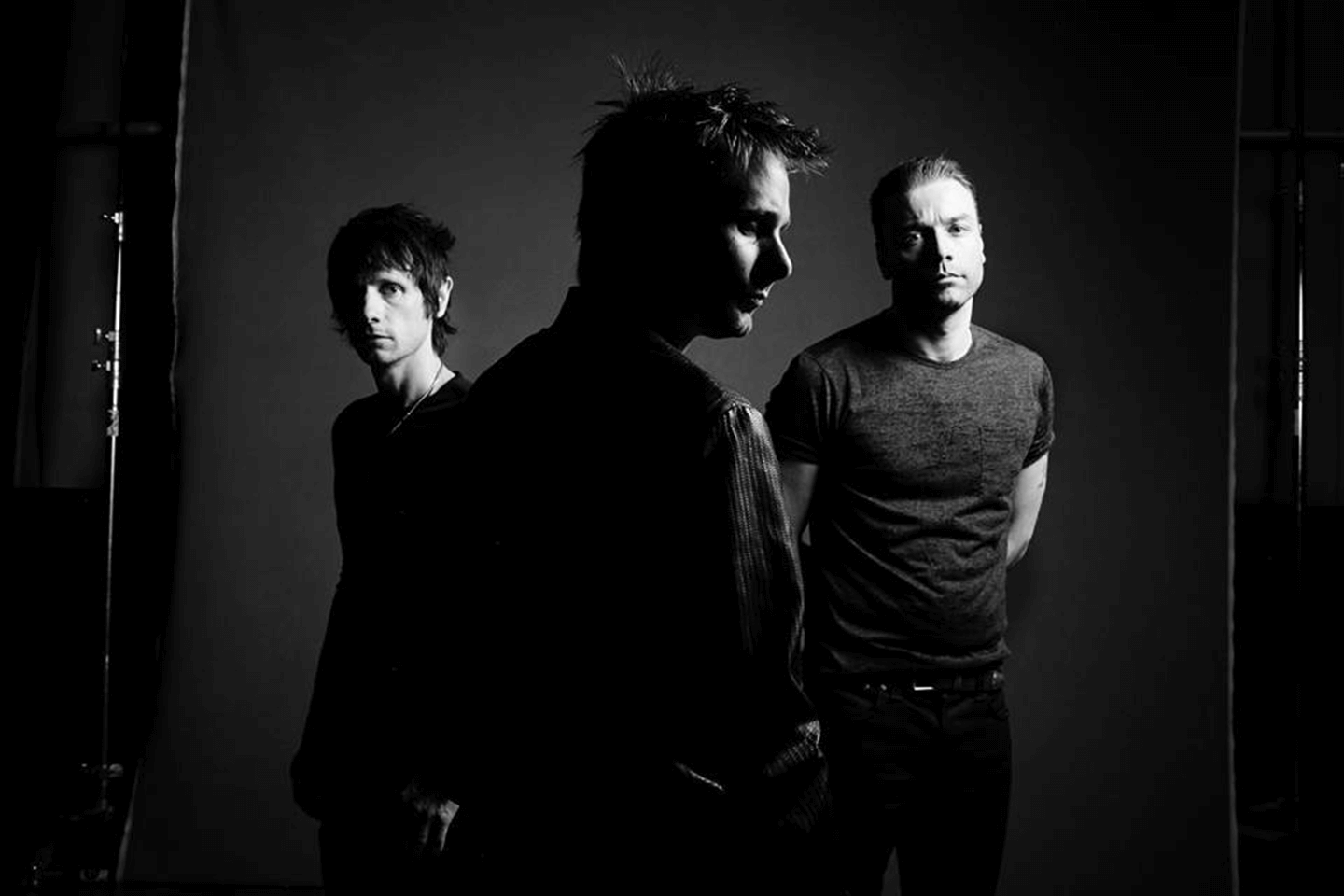 Review: La crítica de Muse a una sociedad de títeres en ‘Drones’