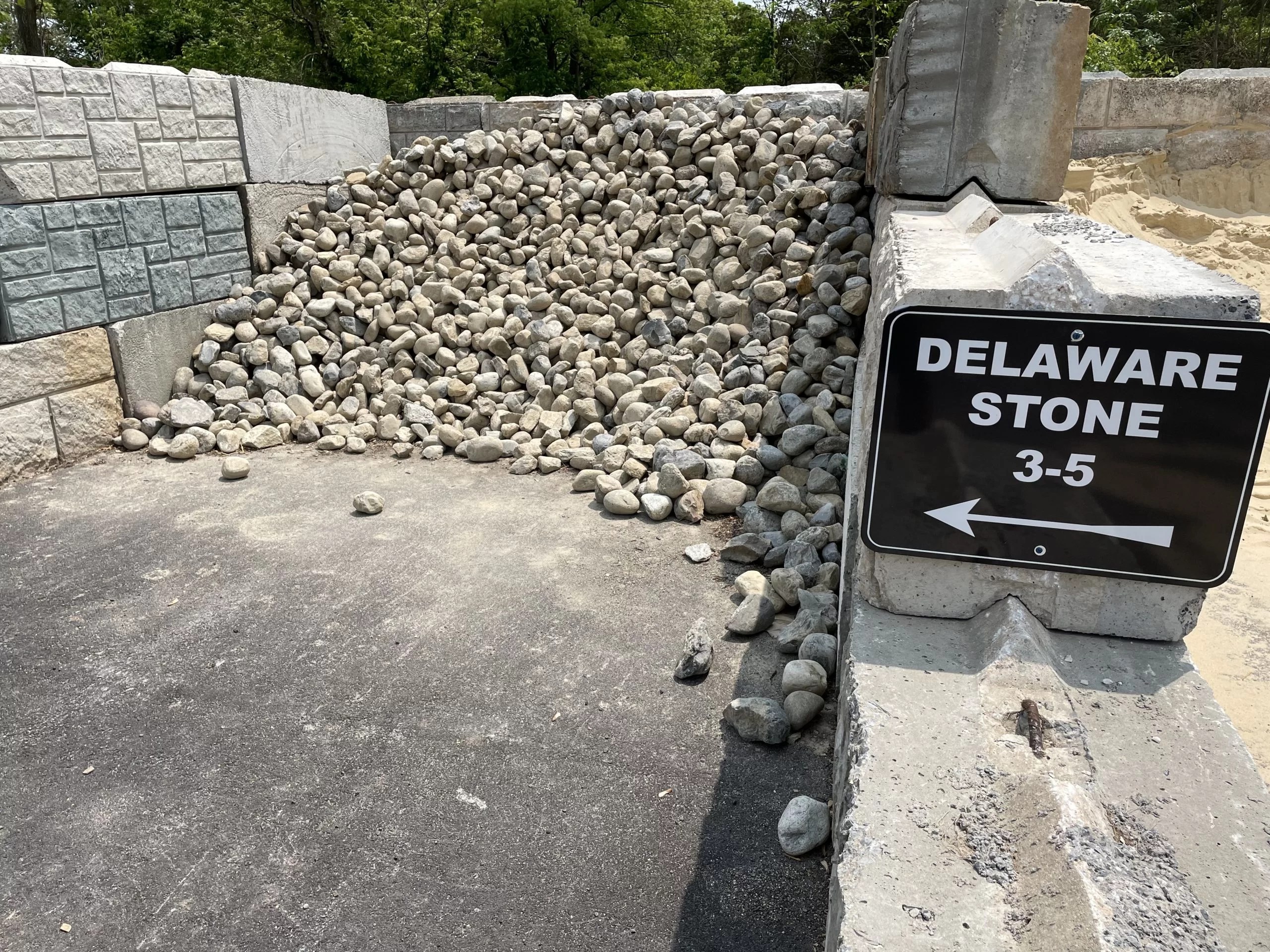 Delaware River Stone 35" Halter Materials