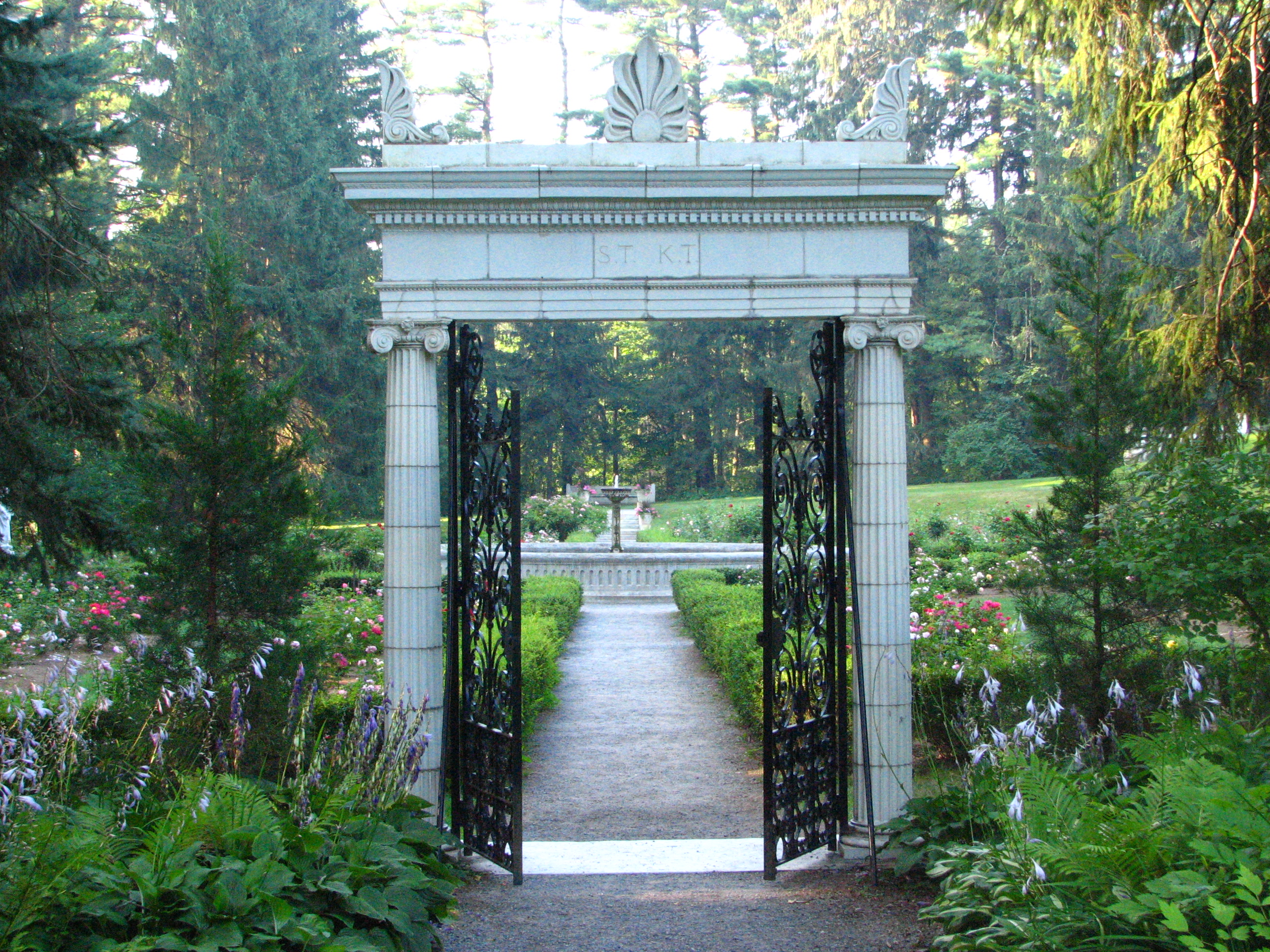 “Sun and Moon” Eclipse Performance at Yaddo Gardens Bill Flanagan Hammered Dulcimer