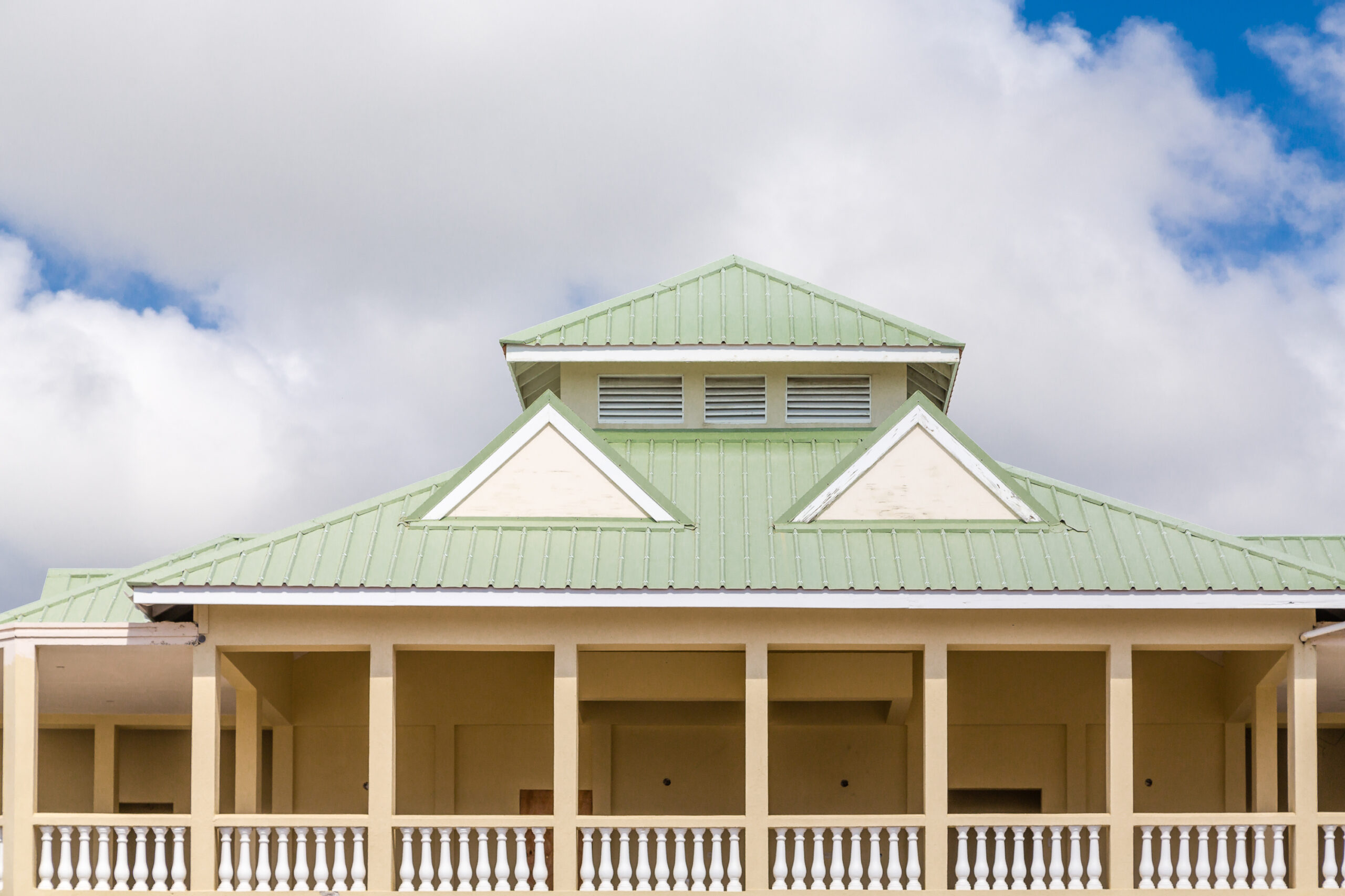 Roof Color’s Impact on Efficiency & Curb Appeal A Comprehensive Study