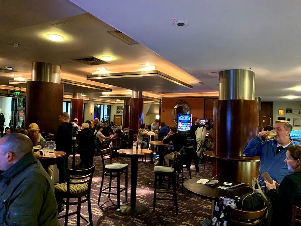 The Gate Clock JD Wetherspoon Opening Times, Contacts Pub in London