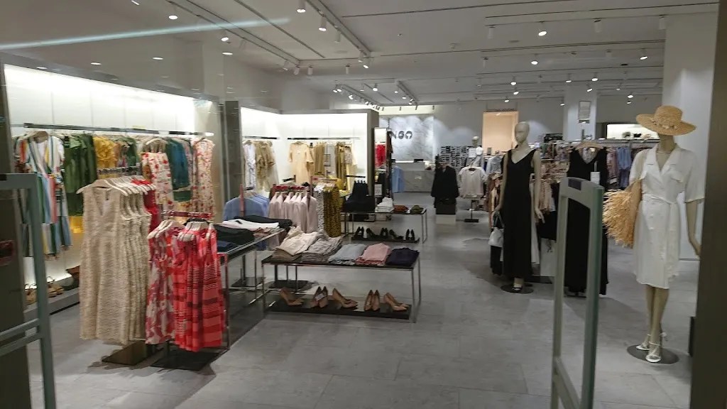 MANGO Opening Times, Contacts Women's clothing store in London