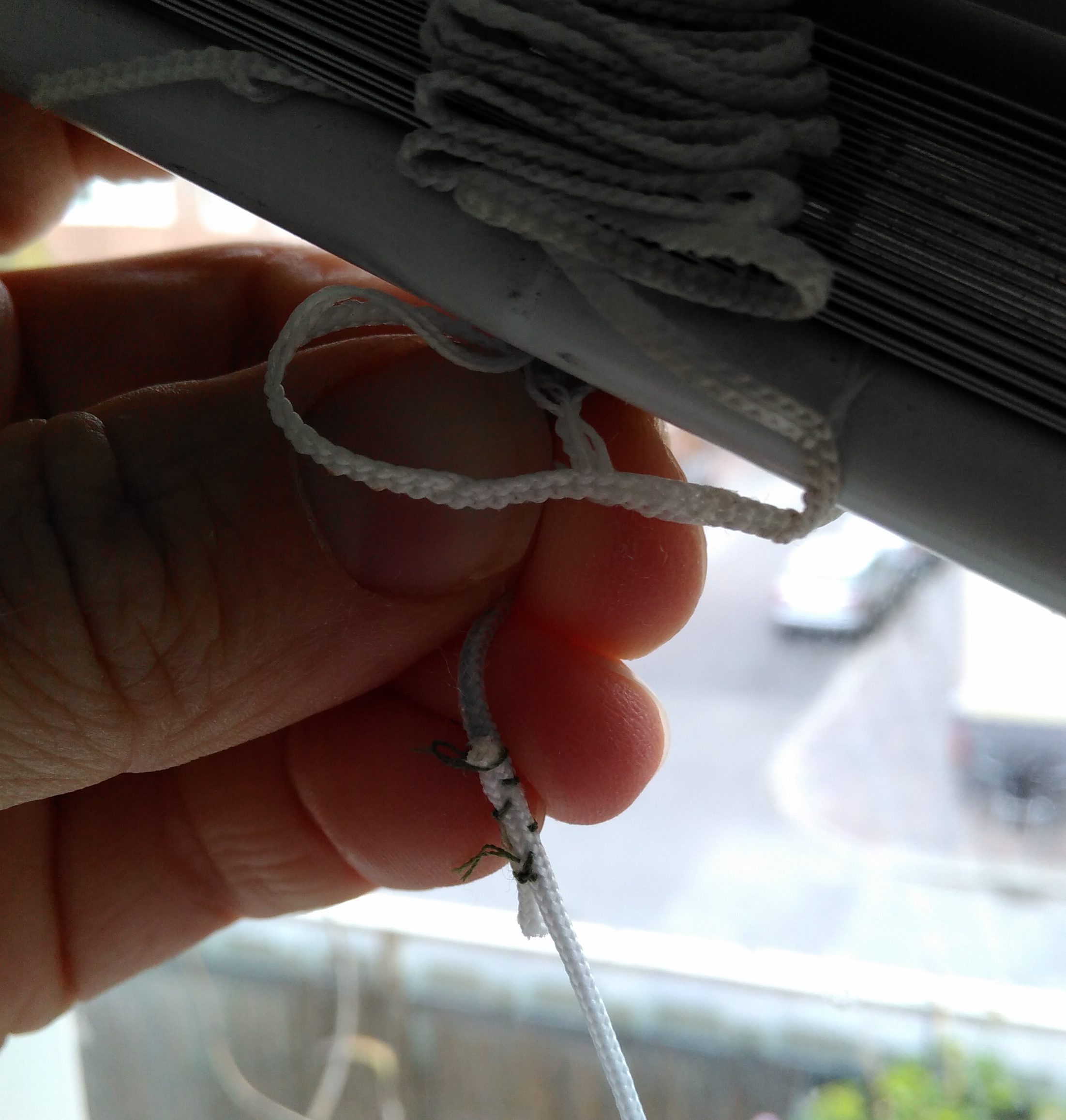 byta persiennsnöre Laga En Trasig Persienn | Händelsevis