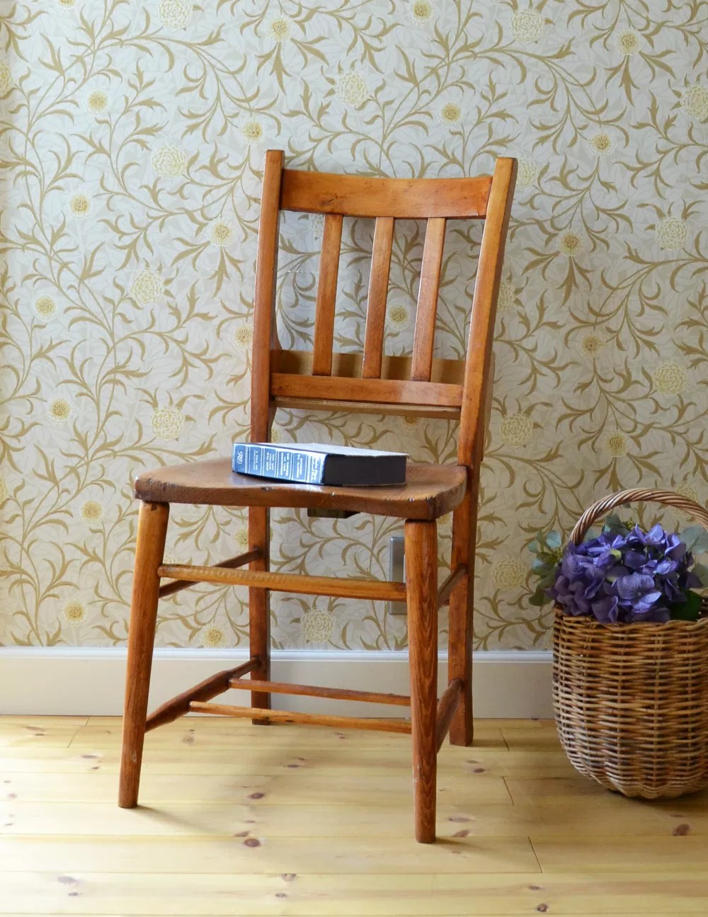 ダイニングでも使えるアンティークチェア、木製のチャーチチェア(m329c)｜アンティークチェア・椅子