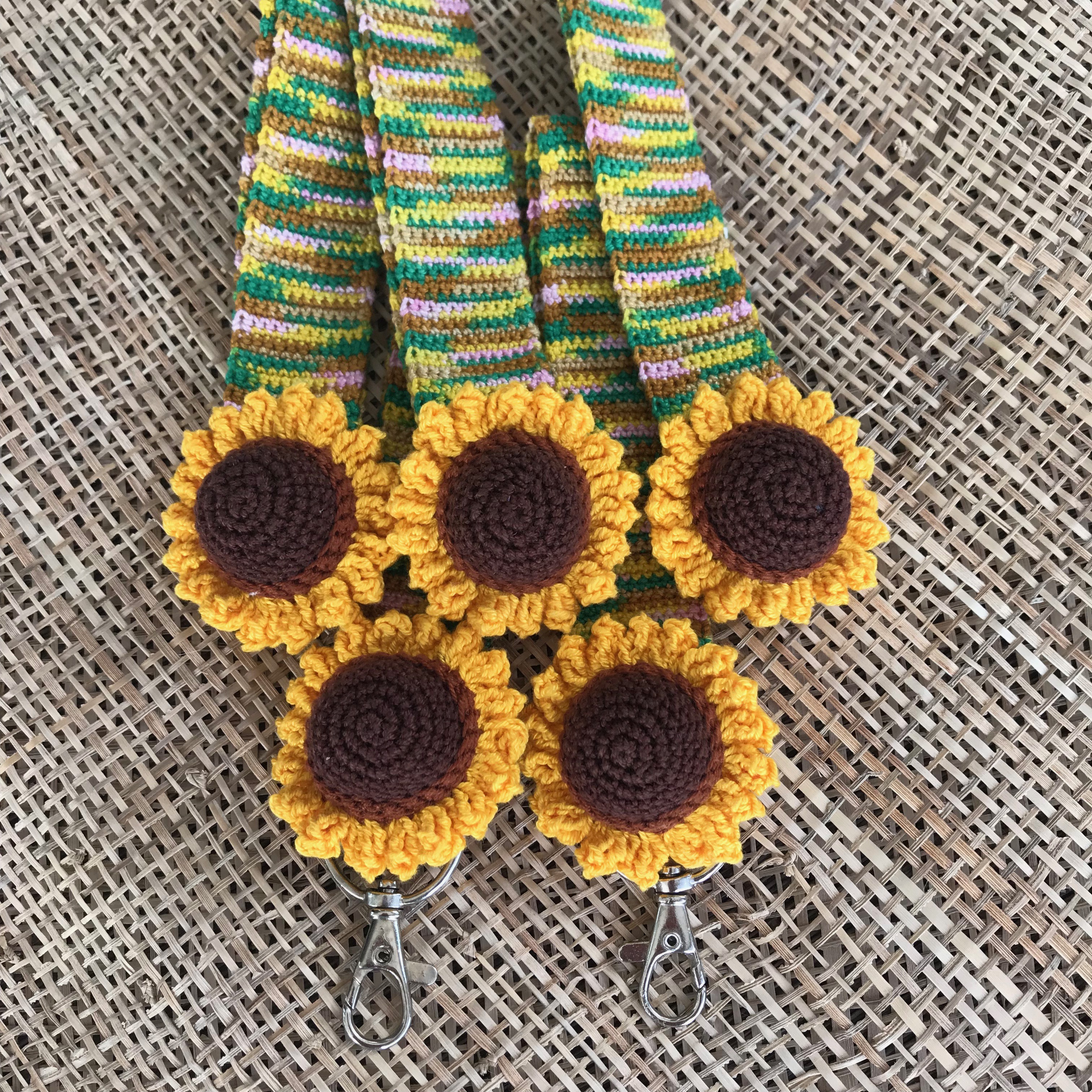 Keyholder Yellow Sunflower on Variegated Yarn HOHA