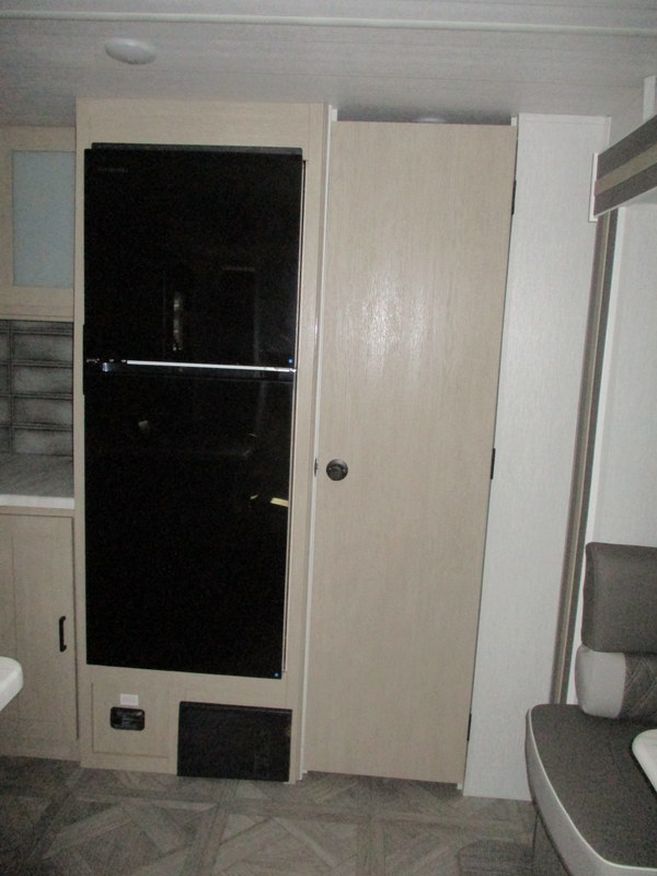 Salem 2023 27RK PLATINUM EDITION **** 32,000 **** Robert Handy