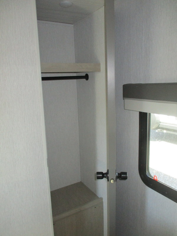 Salem 2023 27RK PLATINUM EDITION **** 32,000 **** Robert Handy