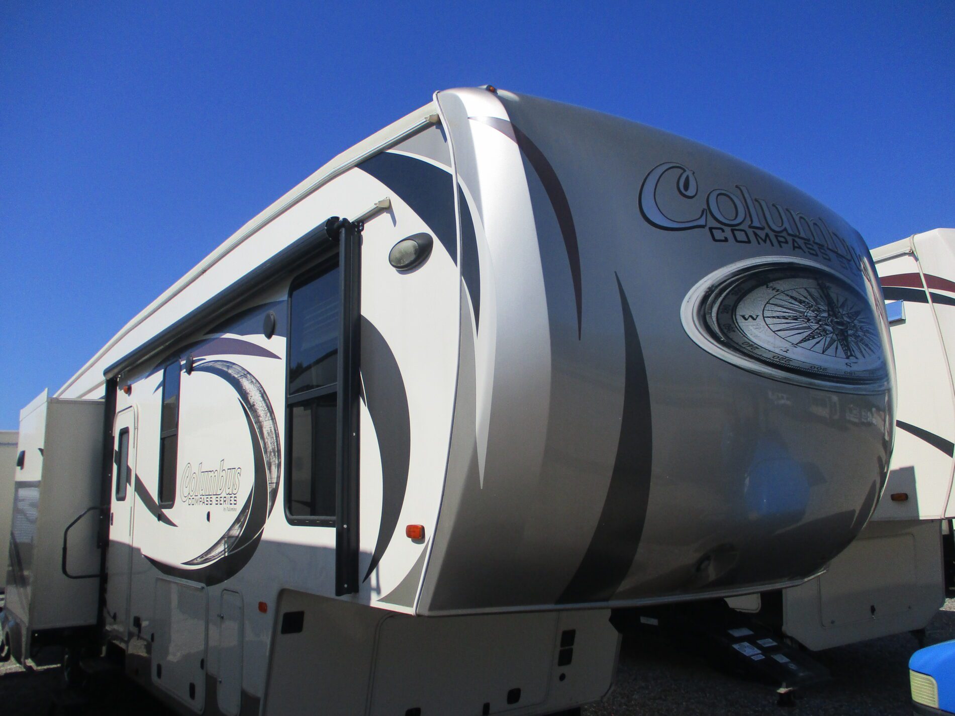 2017 Columbus Compass Edition 385BHC *** 44,999 *** Robert Handy