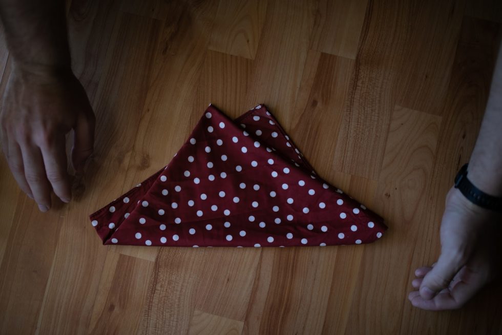 How to Fold a Handkerchief for a Suit Pocket (7 Methods + Photos