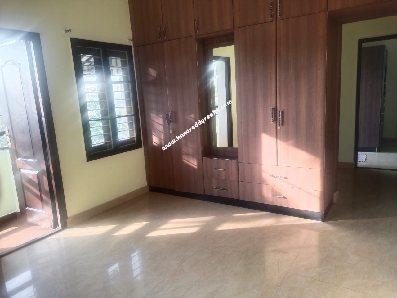 Three Bed room Apartment for resale at South Avenue Thiruvanmiyur, ChennaiChennai Hanu Reddy
