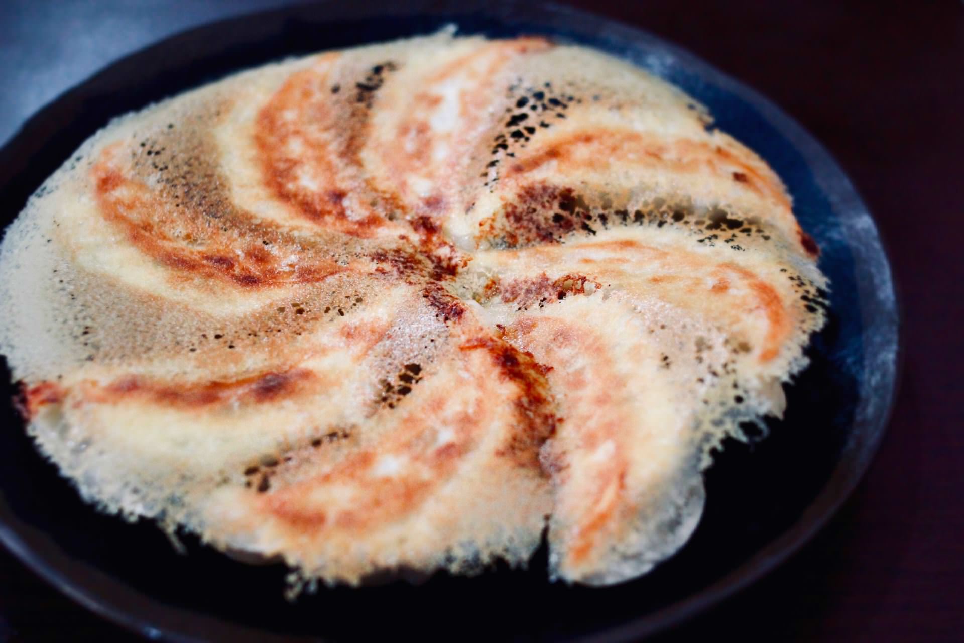 【桃園】中壢客食堂日式餃子專賣，小空間藏有美麗雪花煎餃